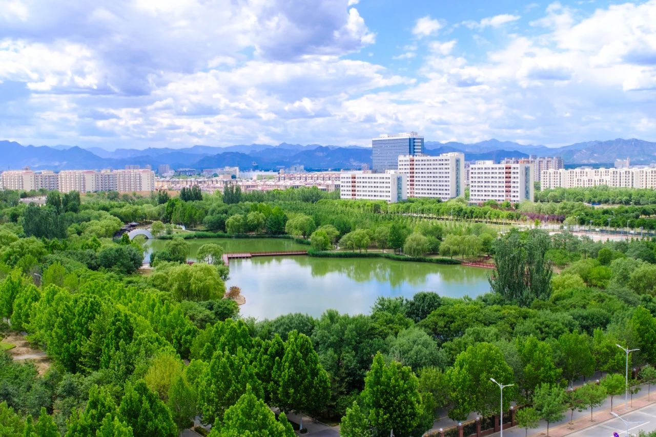 刘伟等指导本科生在物理爱体育(中国)